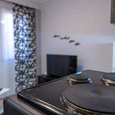 Crystal With Free Private Parking Of Stayinthess