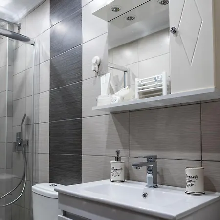 Crystal With Free Private Parking Of Stayinthess