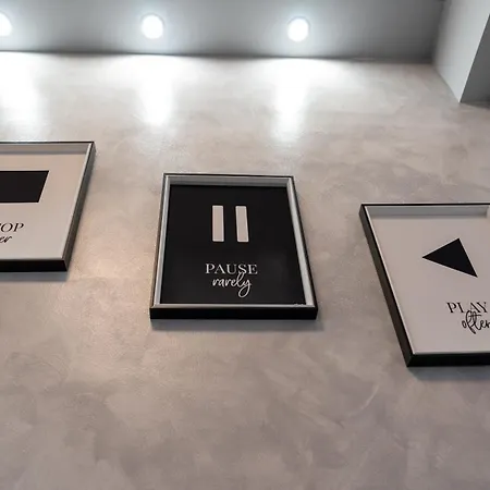 Crystal With Free Private Parking Of Stayinthess *