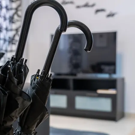 Crystal With Free Private Parking Of Stayinthess شقة *