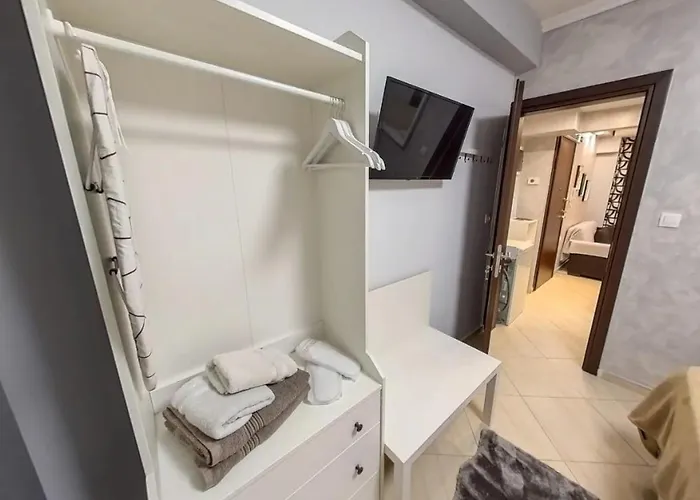 Crystal With Free Private Parking Of Stayinthess テッサロニキ