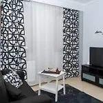 Crystal With Free Private Parking Of Stayinthess Lejlighed