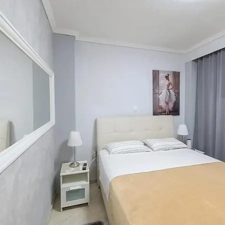 Crystal With Free Private Parking Of Stayinthess Appartamento