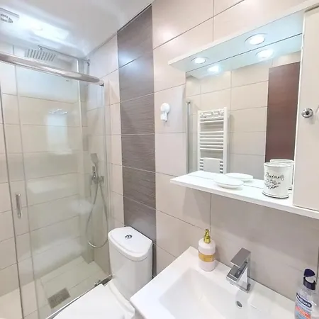 Crystal With Free Private Parking Of Stayinthess Lejlighed