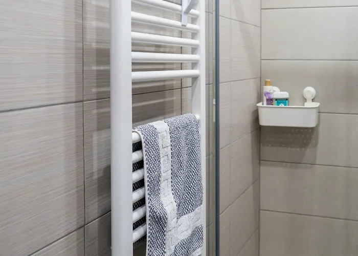 Crystal With Free Private Parking Of Stayinthess *