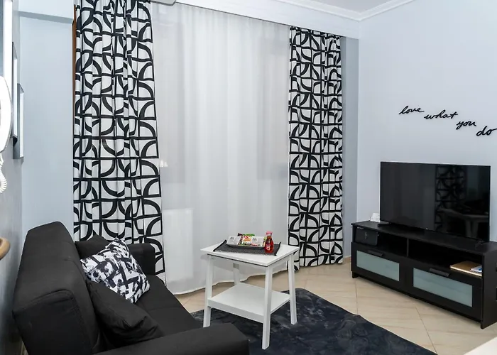 Crystal With Free Private Parking Of Stayinthess Apartment