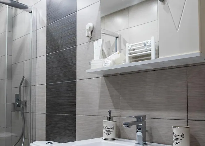 Crystal With Free Private Parking Of Stayinthess