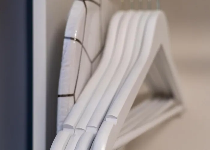 Crystal With Free Private Parking Of Stayinthess Lejlighed