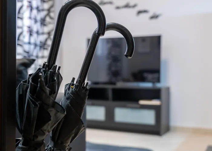 Crystal With Free Private Parking Of Stayinthess Lejlighed *