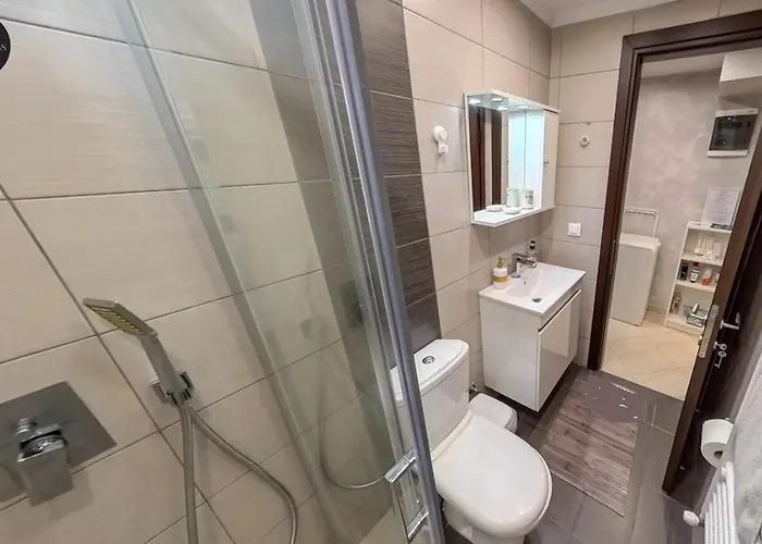 Crystal With Free Private Parking Of Stayinthess