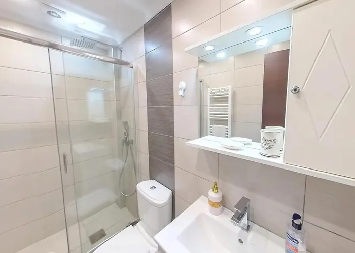 Crystal With Free Private Parking Of Stayinthess Apartment