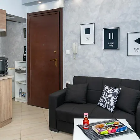Crystal With Free Private Parking Of Stayinthess דירה