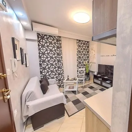 Crystal With Free Private Parking Of Stayinthess דירה