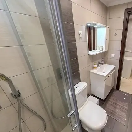 Crystal With Free Private Parking Of Stayinthess
