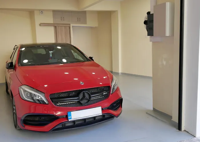 Crystal With Free Private Parking Of Stayinthess Апартаменты