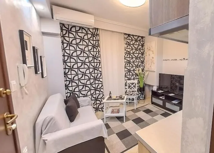 Crystal With Free Private Parking Of Stayinthess Апартаменты